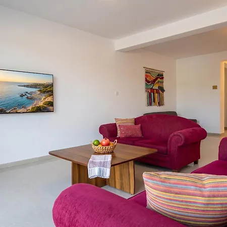 Rodia Ground Floor 2-br Garden *